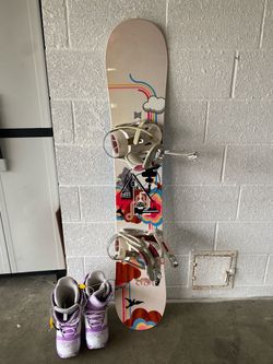 Snowboard and boots 147cm sz7