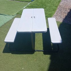 Clean EXCELLENT CONDITION Kids Folding Picnic Table 