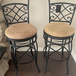2 Swivel Bar Stools