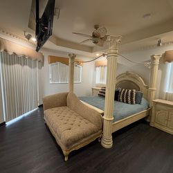 King  Canopy bed