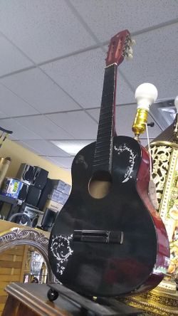 Custom-made guitar lamp