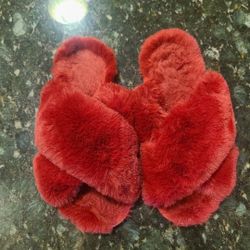 ♥️ Red Loft Fluffy Slippers 