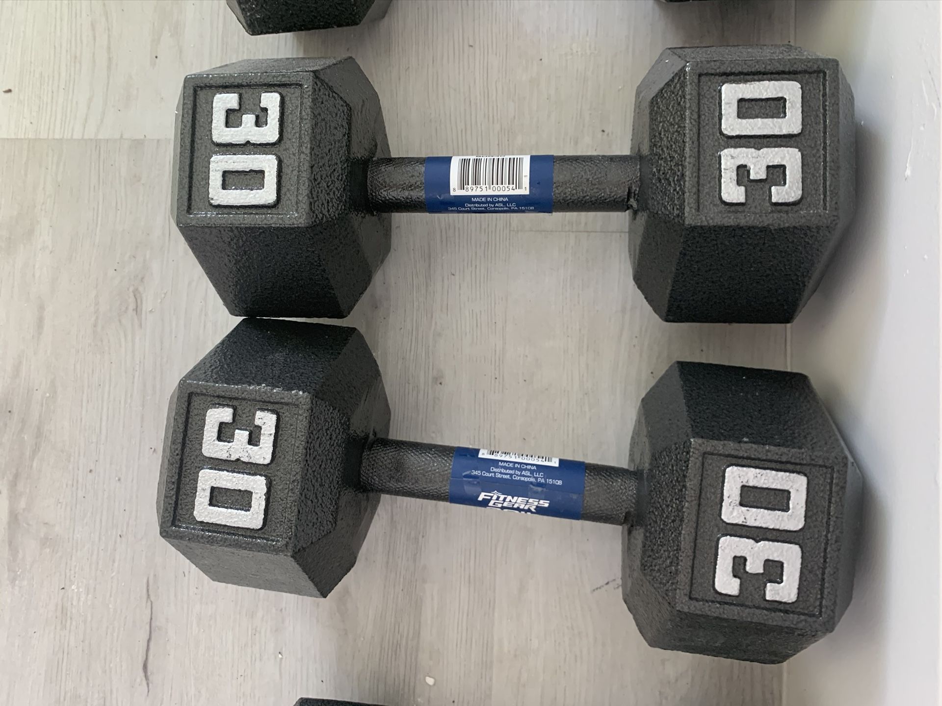 Brand New Pair of Dumbbells 30 lbs