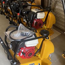 Vibrating plate compactor