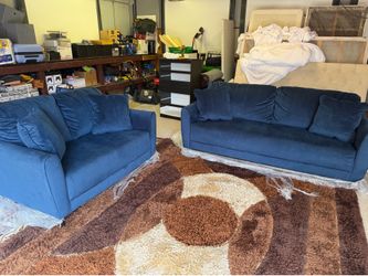 Beautiful sofa and loveseat like new in great condition