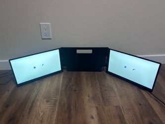 KYY 15.6” Dual HD Screen Extender with case and original box