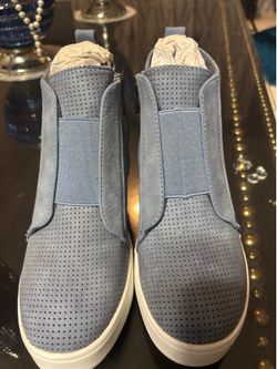 Women’s wedge sneakers