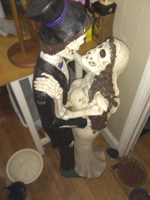 41/2 Ft. Ceramic Day Of The Dead Groom And Bride Statue...