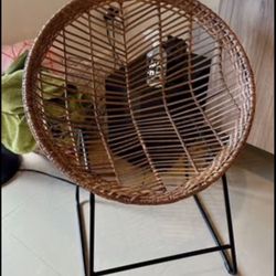 RATTAN ACCENT CHAIR. Silla