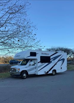 2022 RV ford e350 Thor clean title 90k miles 45000$ 2500 down payment finance options