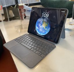 iPad Air 5th Gen (256GB) + Logitech Keyboard Case + Screen Protector – Like New!