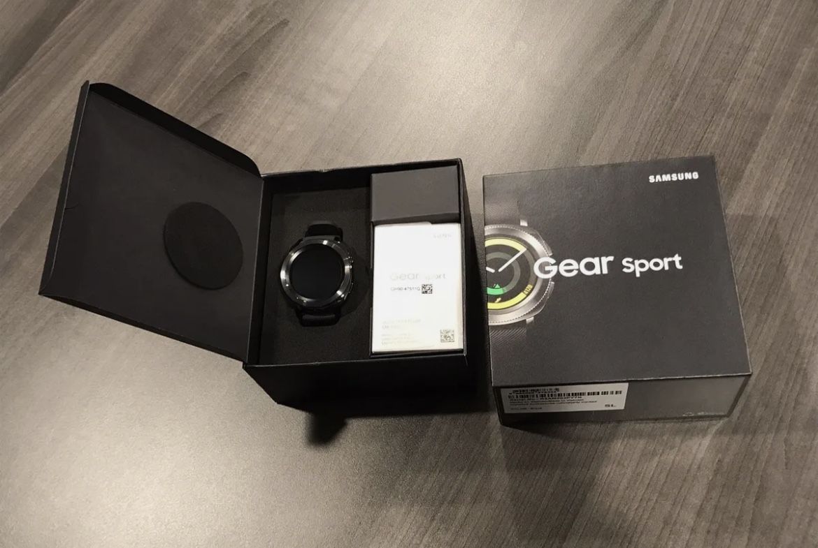 Samsung Gear Sport 43mm SM-R600 Smartwatch - Black