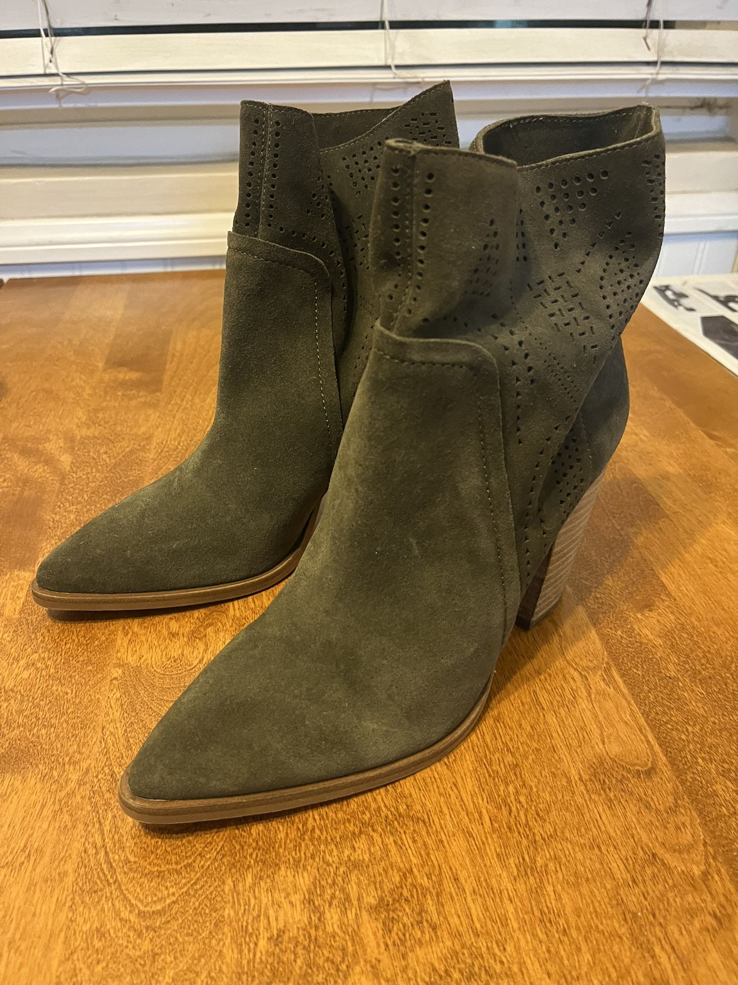 Vince Camuto Catheryna Women’s Size 7.5