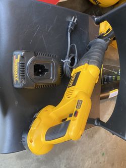 DW938 18v VARIABLE SPEED RECIPROCATING SAW. With battery and charger