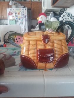 Tea pot
