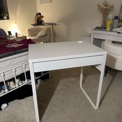 MICKE IKEA Desk 