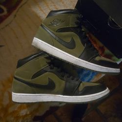 Jordan's 1 Size 11 Color  Green