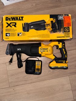 DeWalt 20-Volt XR Cordless Reciprocating Saw with 4AH Battery & Charger