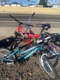 I'm selling three bicycles, two large and one small, they have a few minor details, check the conversation below. I'm asking for $70 for all three,