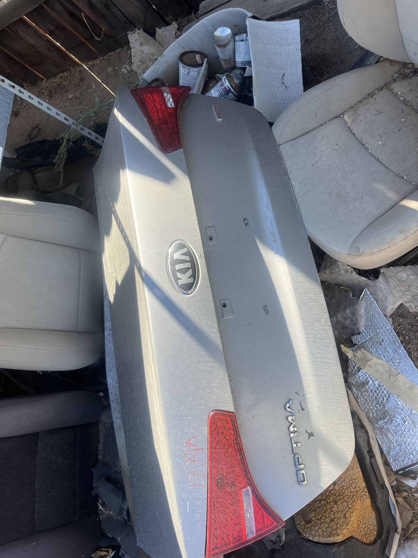Parts Out 2012 Kia Optima Cajuela