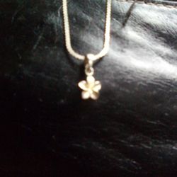 925 Flower Pendant With 925 Chain