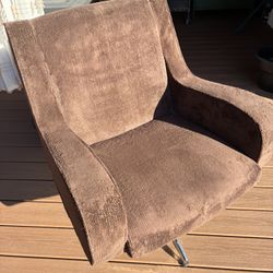 Accent Chair – Modern Swivel Base – Excellent Condition
