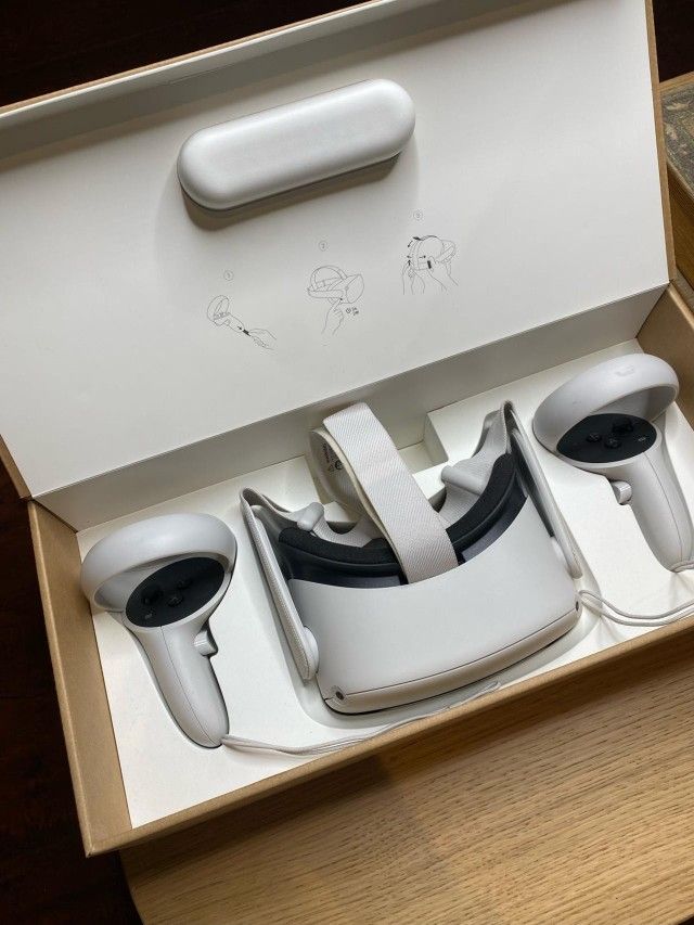 Oculus Quest 2 With 60 Games LIKE NEW