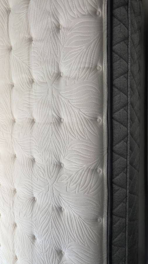 Sealy Queen Mattress Box Spring Bed