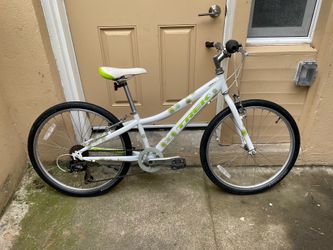 Trek MT200 - 24” wheels, 7-speed kids’ bike - READ listing
