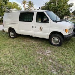 Pressure cleaning van set up