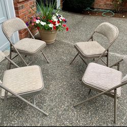 A set of 4 Folding Chairs in like new condition, Samsonite brand