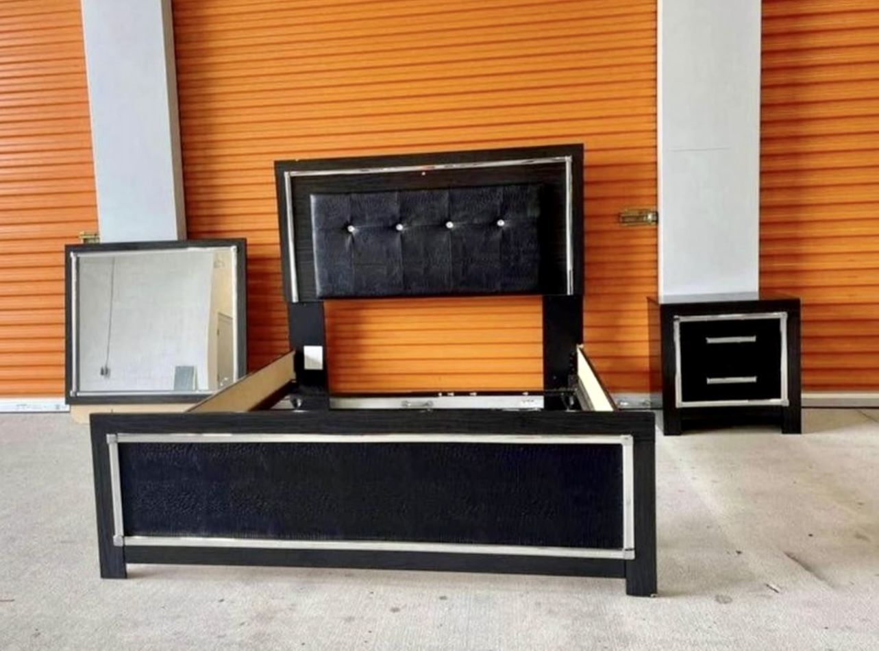 Queen Ashley Bed, 1 Nightstand, & Wall Mirror. 