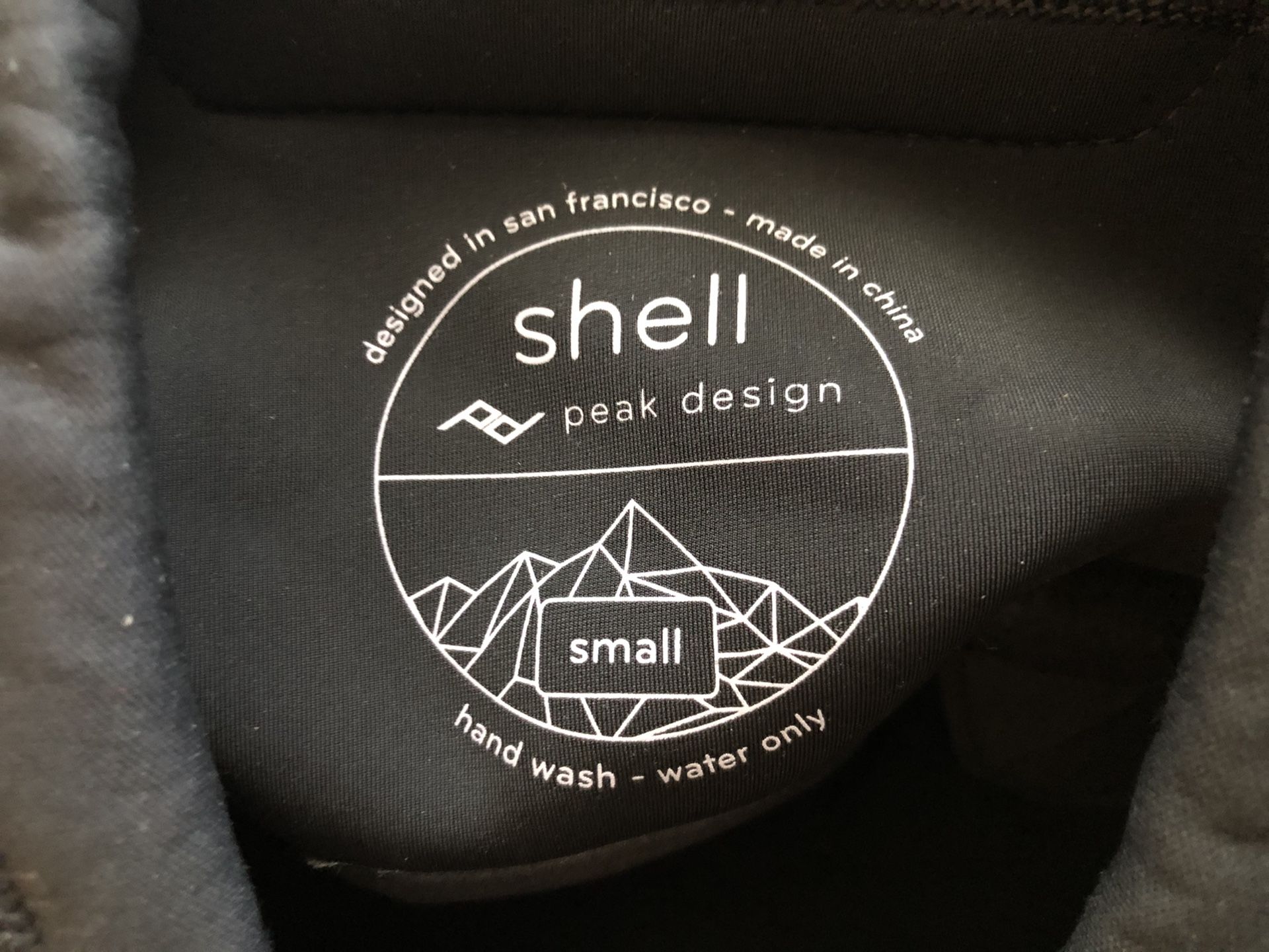 Peak Design camera shell small