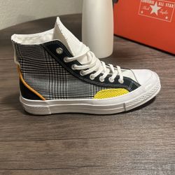 Converse - Size 7y / 9Womens