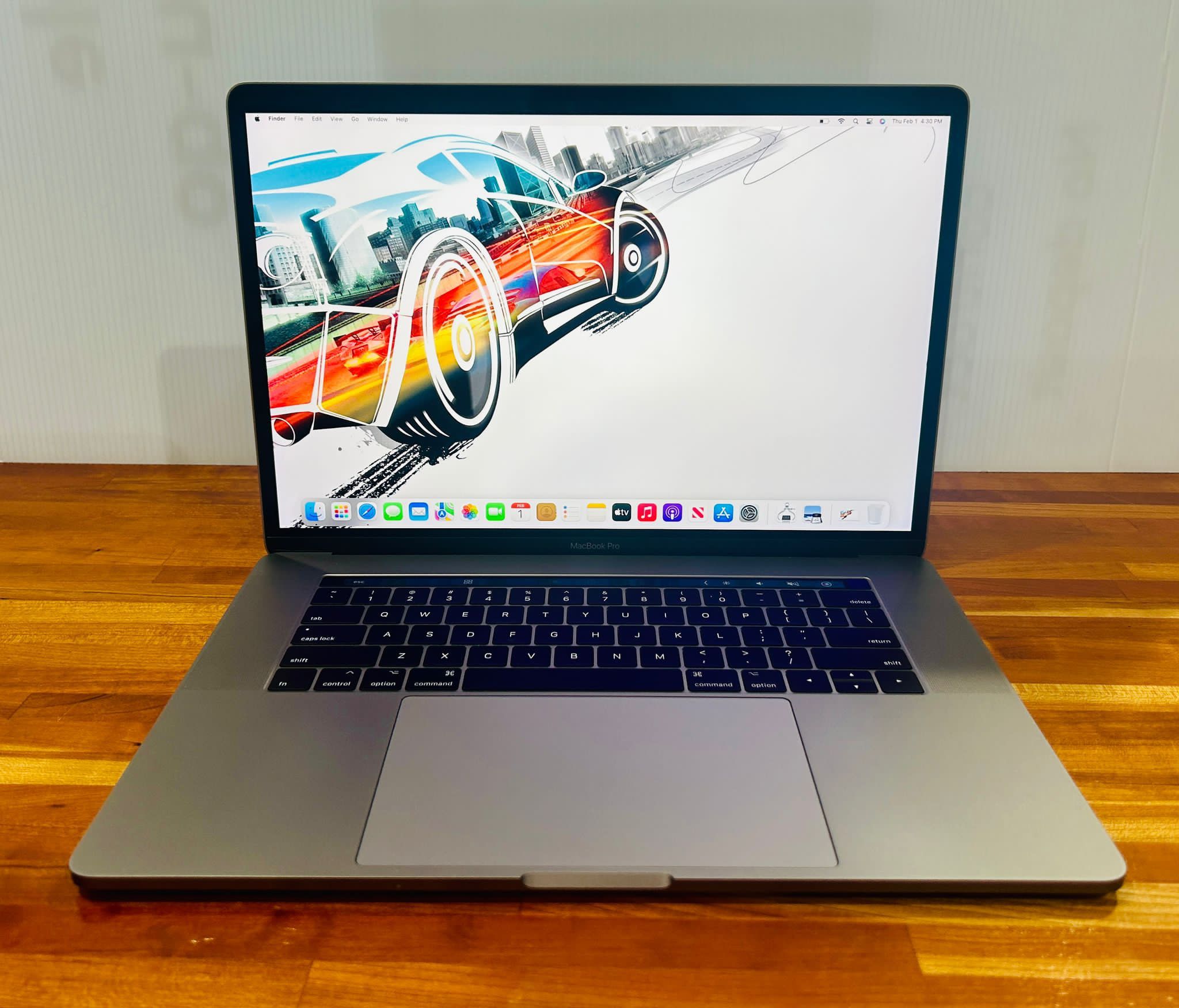 APPLE MACBOOK PRO 15” i7 16GB RAM 500GB SSD TouchBar RADEON