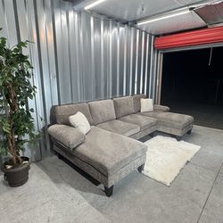 (Delivery) U-Shaped Sectional Sofa / Couch with Chaise