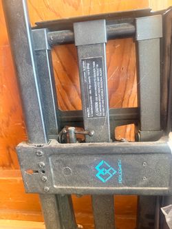 Peerless FSLF-1 Adjustable TV Wall Mount — Open Box  Price: $50 OBO  Peerless adjustable TV wall mount, Model FSLF-1.  Features adjustable positioning