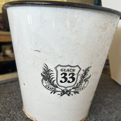 33 Plant Holder / Metal Bucket 