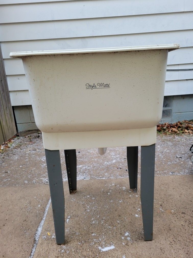 STYLEMATE UTILITY SINK