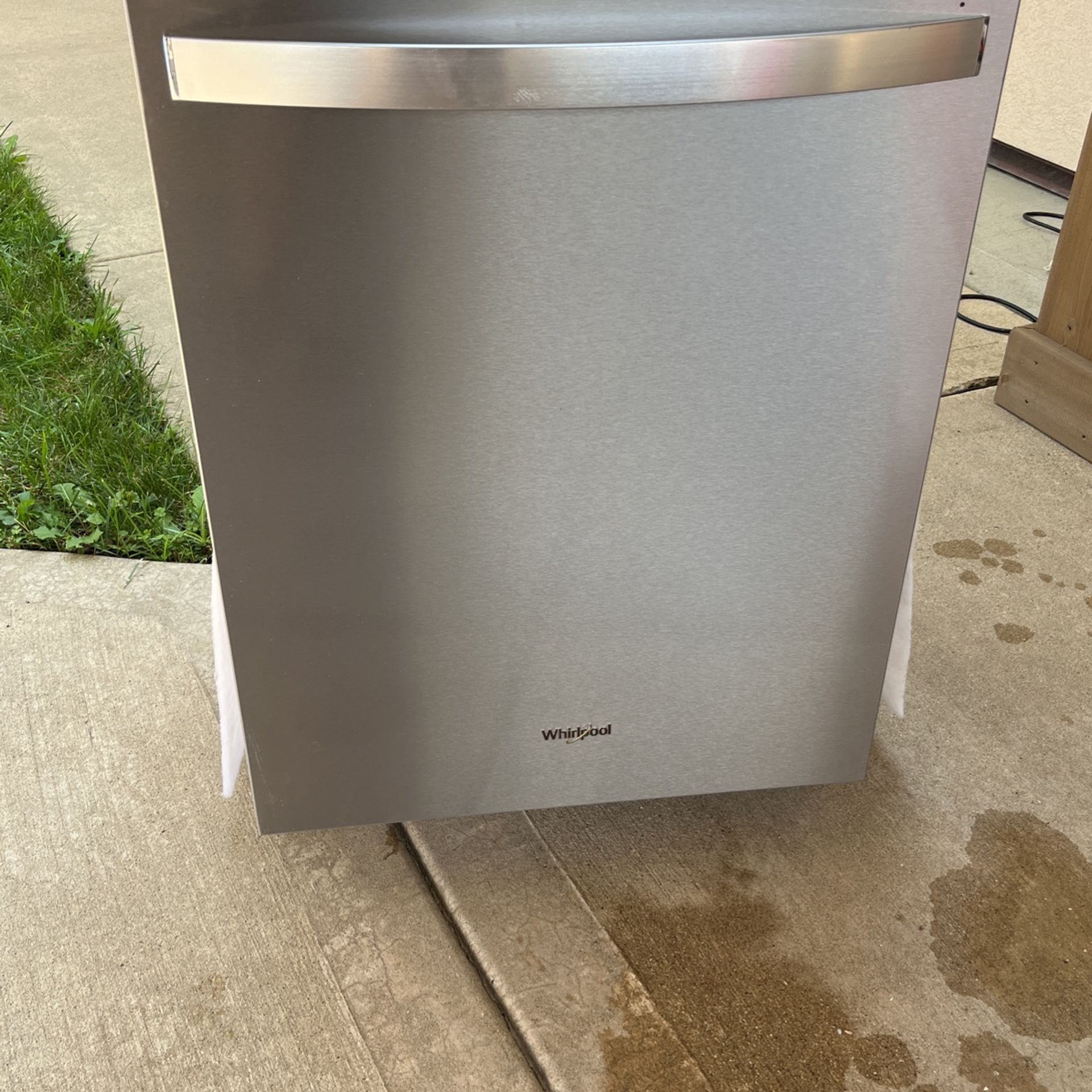 Dishwasher Whirlpool for Sale in Elk Grove Village, IL OfferUp