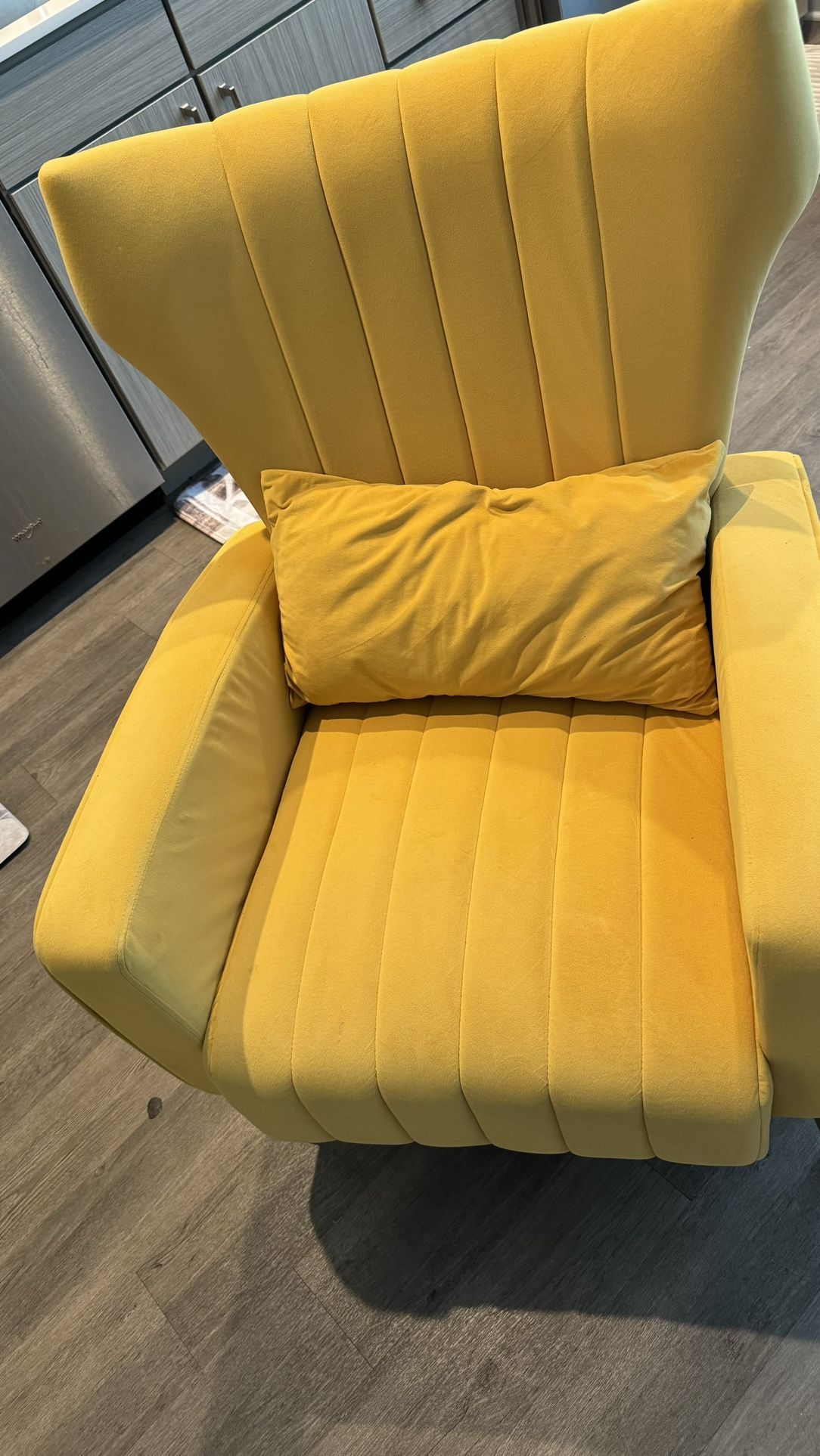 chairus Wingback Velvet Accent Chair