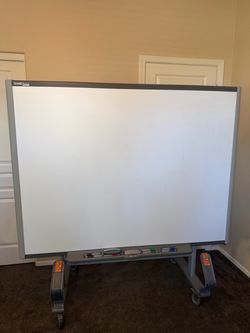 Smart Board SB680/ Dry Erase Board