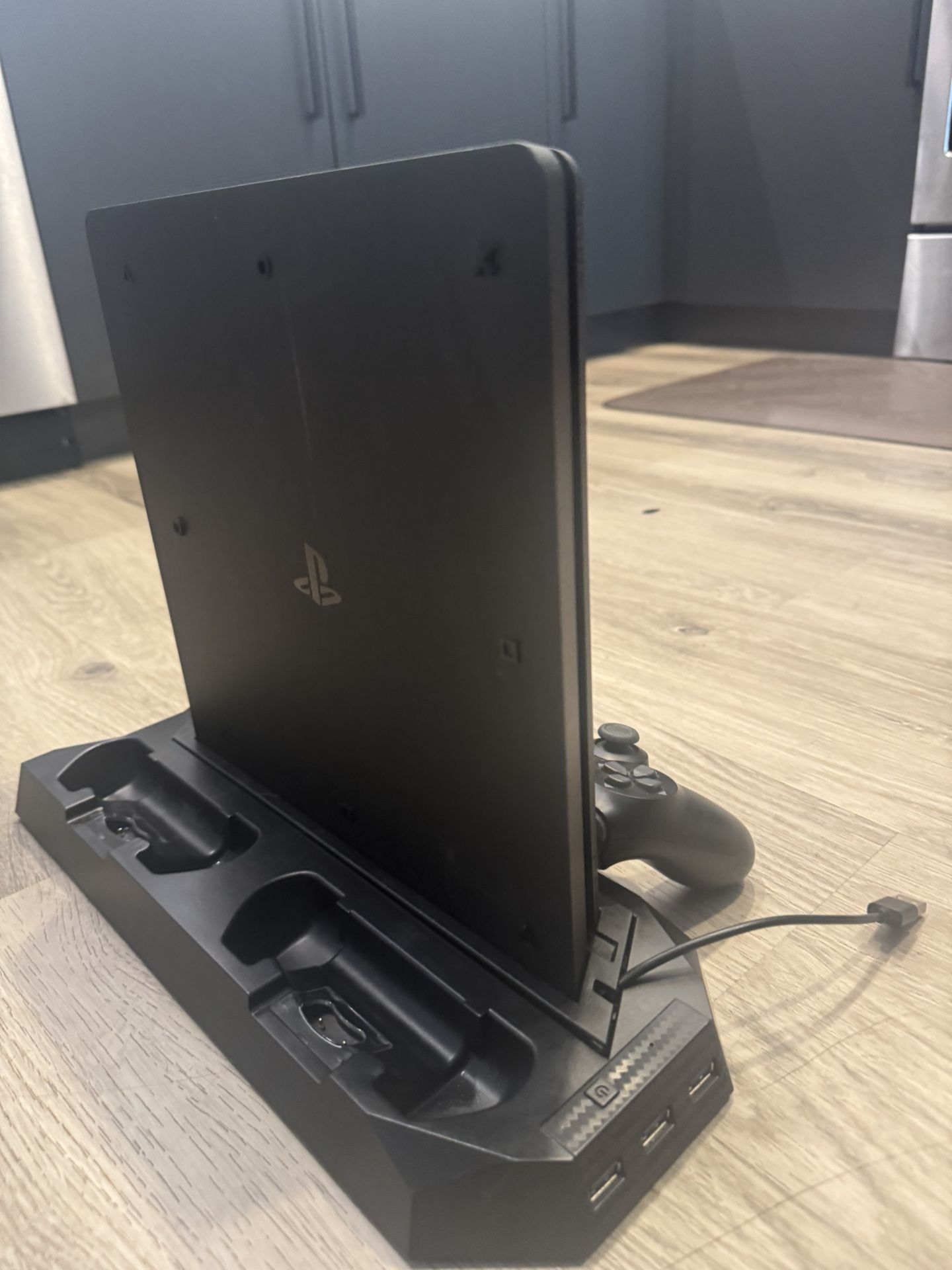 “PlayStation” 4 1 TB
