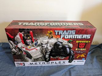 Transformers Generations Titan Metro Plex Action Figure MISB 2013