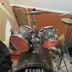 Tama Black Drum set (used)
