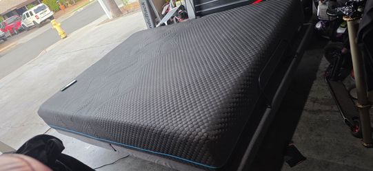 Quen size adjustable bed with remote control super comfortable mattress  washable cover  no longer need it .... cama queen con vase de PLATAFORMA  ele