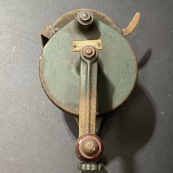 Vintage Hand Crank Grinder Restoration 