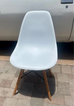 mid-century modern style chair, sturdy Claremont Mesa