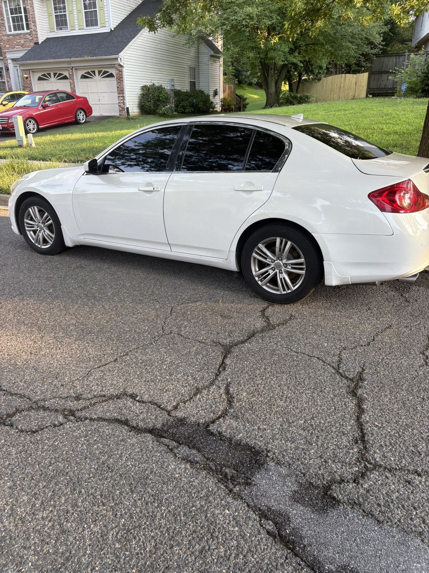 Infiniti G37.  2010.   $4700