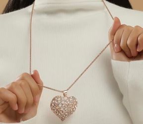✨FASHION JEWELRY ✨SPARKLING ✨ROSE GOLD HEART & 29 inch chain - ELECTROPLATED